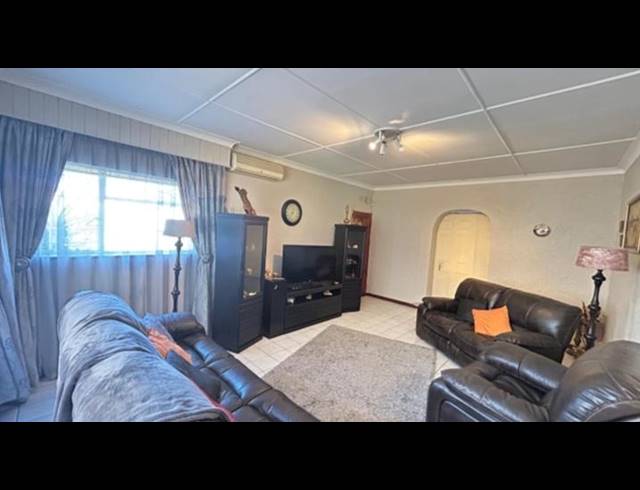 3 BEDROOM HOUSE FOR SALE IN WITFIELD